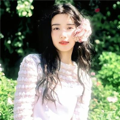 女孩向前冲